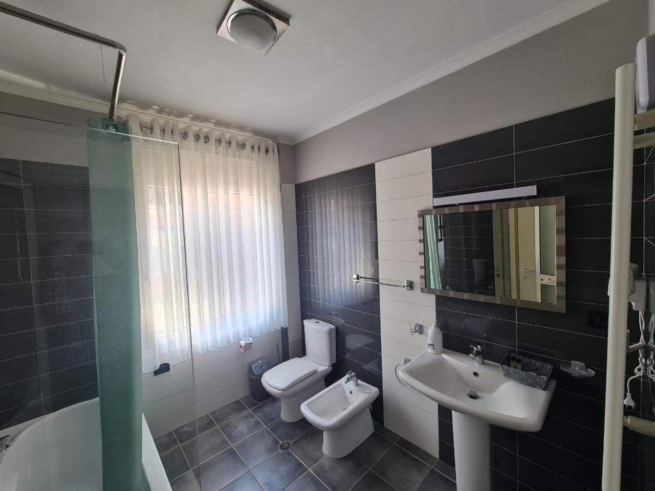 Noor Apartments Tirana Esterno foto